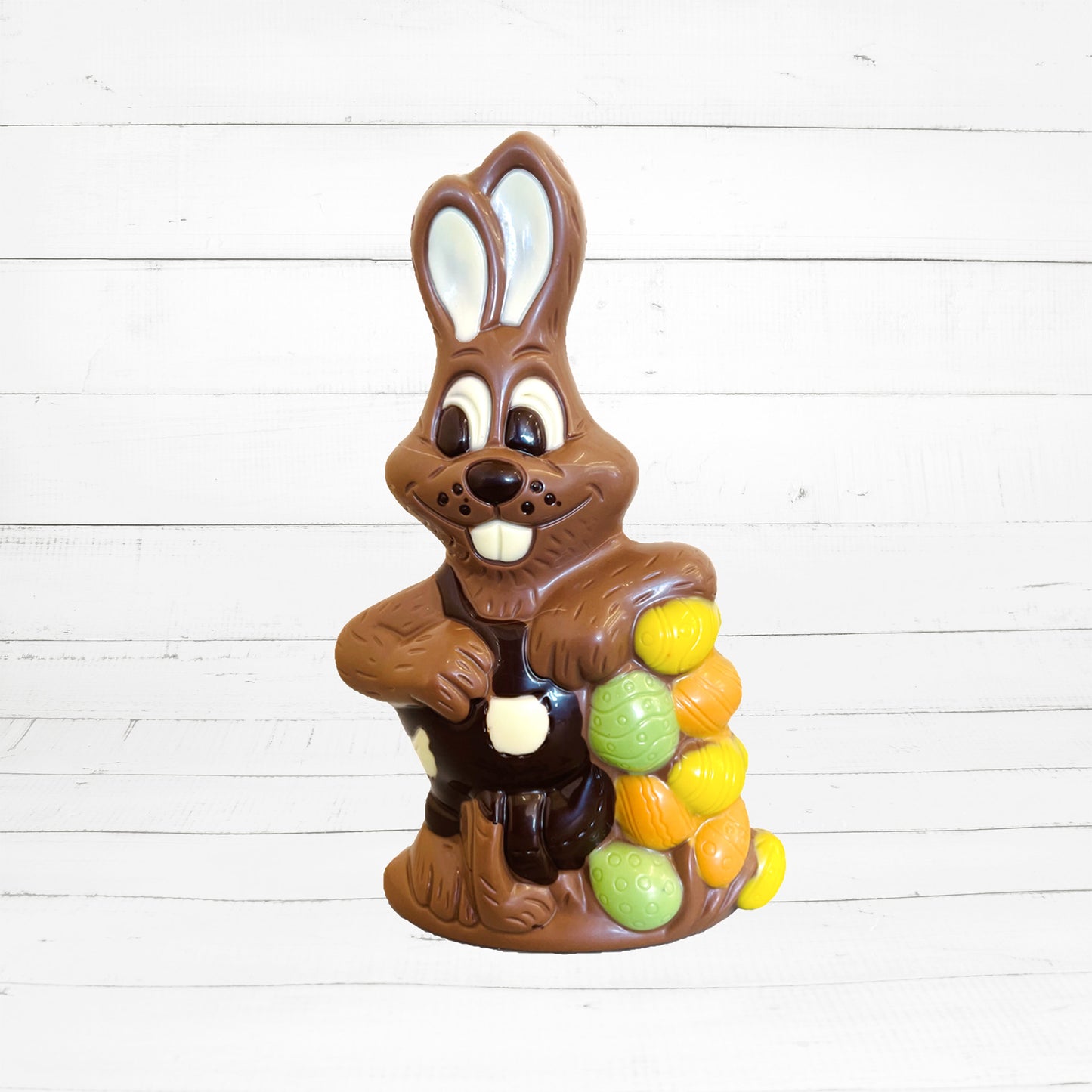 Osterhase mit Eierhaufen, 140g / 19cm