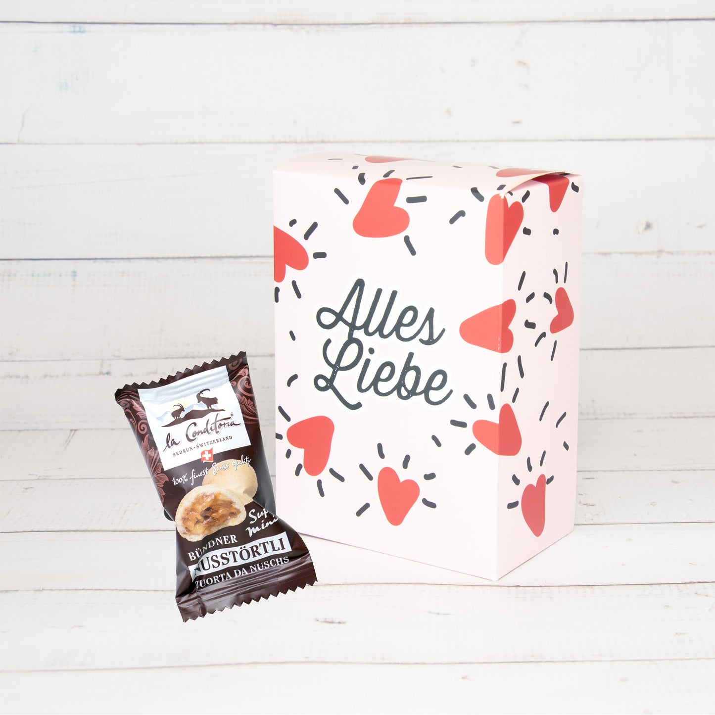 "Alles Liebe" Schachtel Super Mini Bündner Nusstörtli, 150g